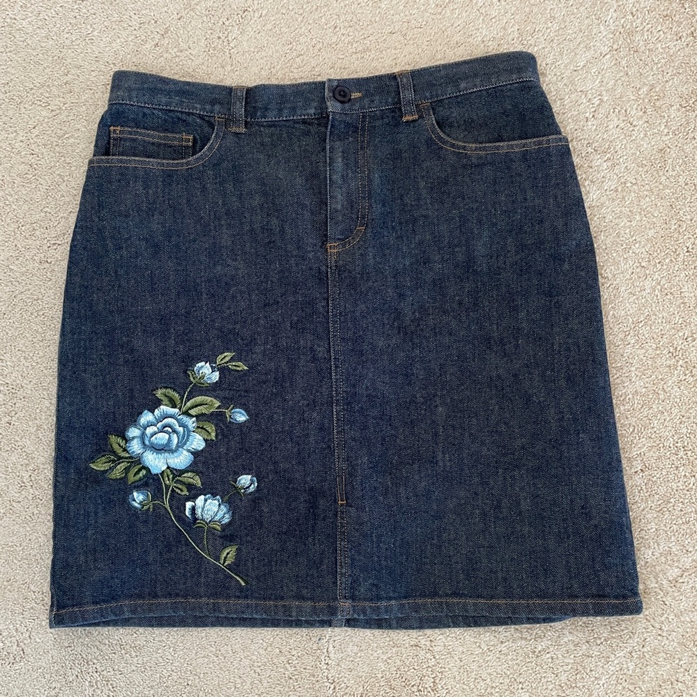EUC Ann Taylor denim skirt, size 10